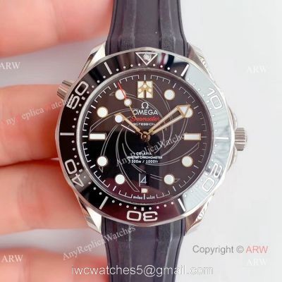 OM Factory Omega Seamaster Diver 300m Black Rubber Strap Omega 007 Replica Watch 1