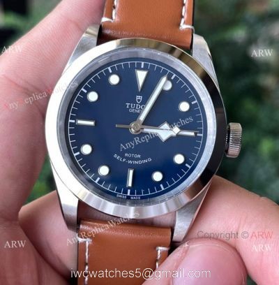 Swiss Replica Tudor Black Bay m79540 Bucherer Blue Dial Watch 41mm 1
