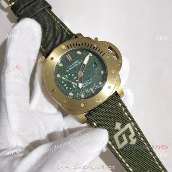 Yellow Gold Panerai Submersible Replica Watch Green Dial PAM 382 1