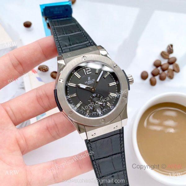 Solid Black Hublot Classic Fusion Men Watch New Replica 1