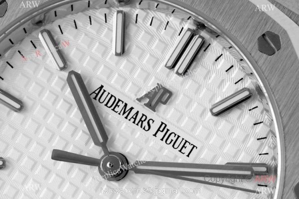 2021 New Swiss Replica Audemars Piguet Royal Oak 34mm White Textured Dial Watch with Cal.5800 1