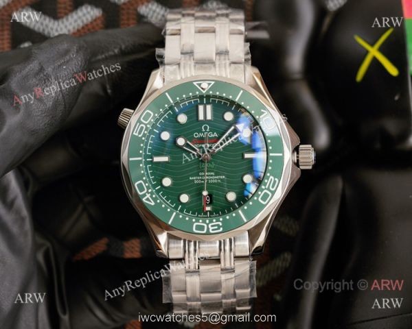 2021 New! Replica Omega Seamaster Diver 300M Watch Green Ceramic Bezel 1