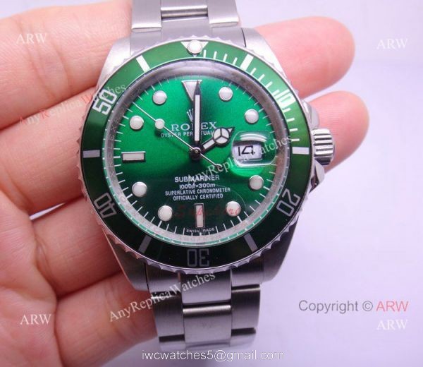 Classic Model Rolex Submariner Green Dial Green Bezel Replica Watch: Stainless Steel 16610LV 2