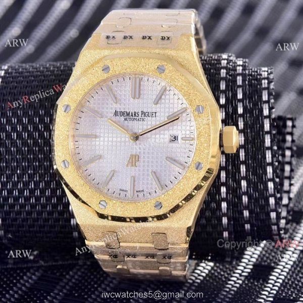 Replica Audemars Piguet Royal Oak Yellow Gold Frosted Watch 41mm 2