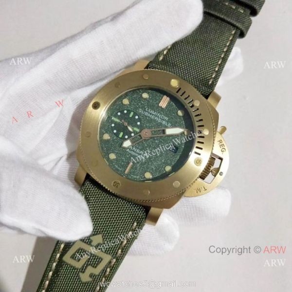 Yellow Gold Panerai Submersible Replica Watch Green Dial PAM 382 2