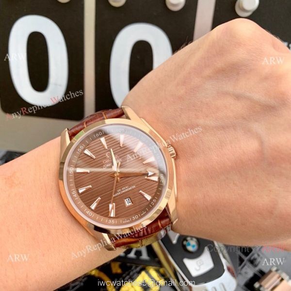 Omega Seamaster Aqua Terra Swiss 8900 Watch Rose Gold Bezel 2