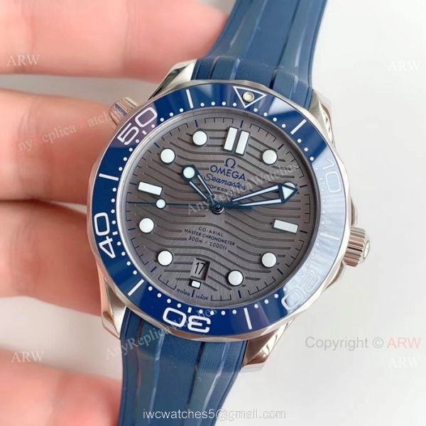 (OM)Grade 1A Omega Diver 300m James Bond Watch Replica Gray Dial Blue Rubber Band 2
