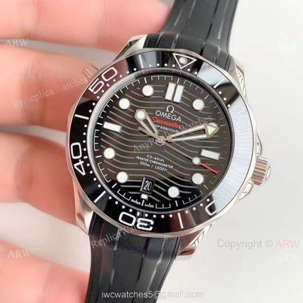 (OM Factory)Omega Seamaster 300 Replica Watch Black Rubber Strap Omega 8800 Movement 2