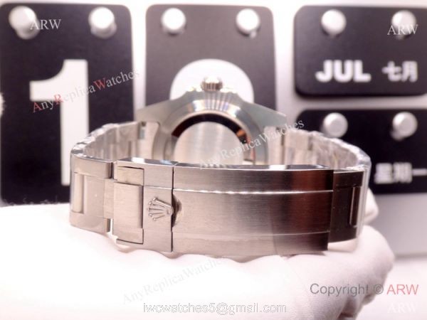 AAA Swiss Replica Rolex Submarimer Kermit 16610LV Watch Real ETA2836 2