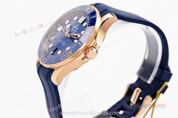VS AAA Replica Omega Seamaster Diver 300m Watch Rose Gold Rubber Strap 2