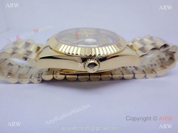 Replica Rolex Day-Date 40mm Gold Roman Dial Watch Luminous Markers 3