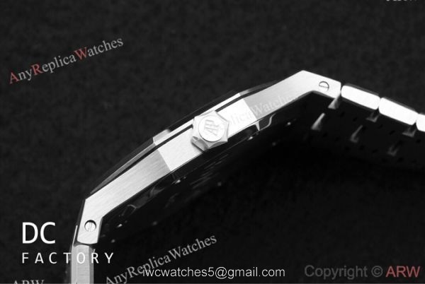 Replica Audemars Piguet Royal Oak Jumbo Extra Thin 39MM Watch Stainless Steel Blue Face 3