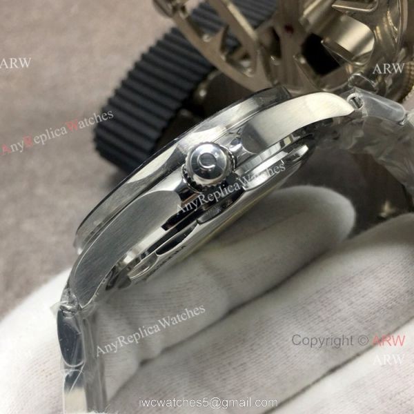 GB Factory Omega Diver 300M James Bond Replica Watch Stainless Steel White Dial Omega 8800 Movement 3