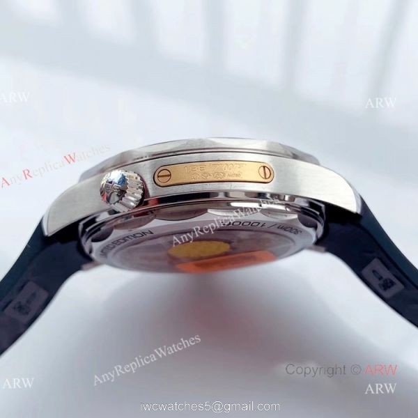 OM Factory Omega Seamaster Diver 300m Black Rubber Strap Omega 007 Replica Watch 3