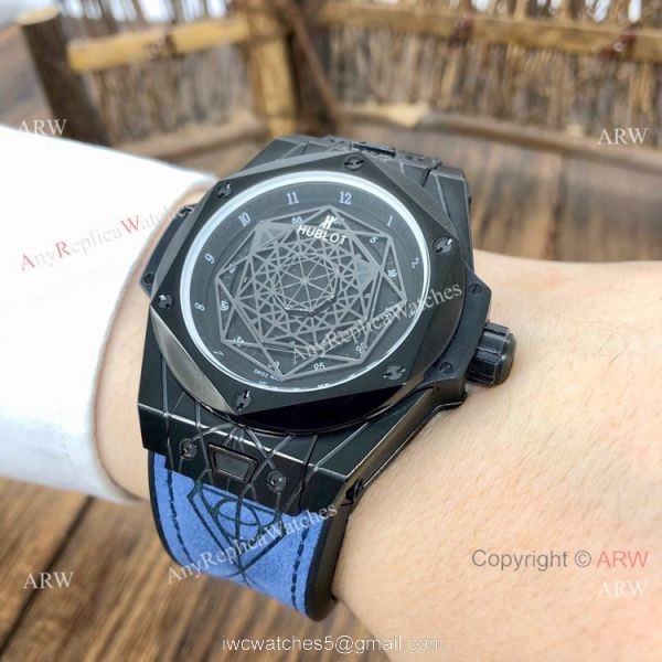 Best Replica Hublot Big Bang Sang Bleu II Watches Blacksteel Blue Gummy Strap 3