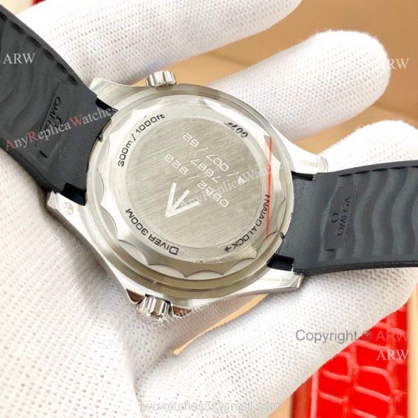 New 2020 Omega Seamaster No Time To Die Watch SS Black Rubber Strap 3