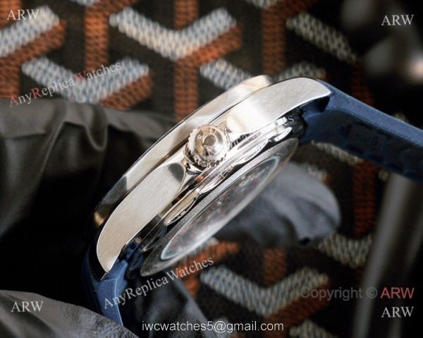 Omega Diver 300m James Bond Limited Edition Watches Blue Rubber Strap Gray Face 3
