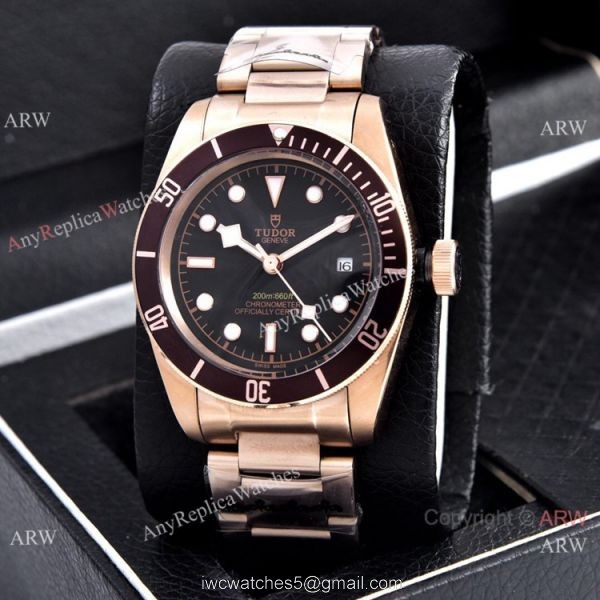 Replica Tudor Heritage Black Bay 41mm Men Watches Red Bezel Rose Gold 3