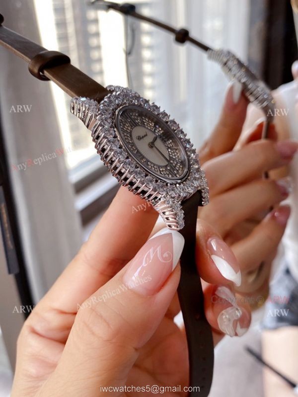 High Quality Replica Ladies Chopard LHeure Du Diamant Medium Oval Watch With Diamonds 3