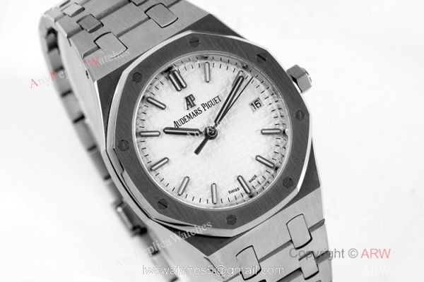 2021 New Swiss Replica Audemars Piguet Royal Oak 34mm White Textured Dial Watch with Cal.5800 3