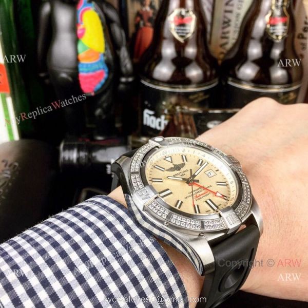AAA Replica Breitling Avenger II GMT Diamond Watch Cream Face 4