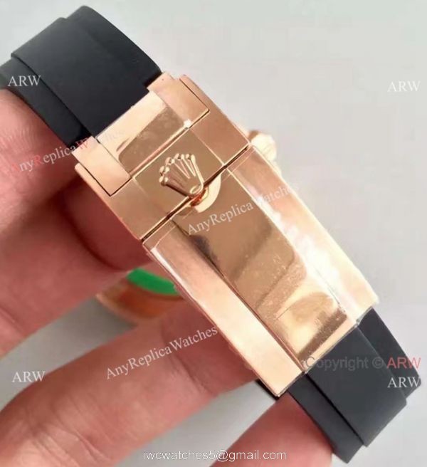 NOOB Factory Rolex Yachtmaster Rose Gold 116655 Replica Watch -Black Rubber Strap 4