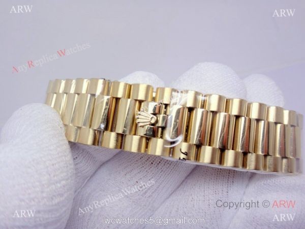 Replica Rolex Day-Date 40mm Gold Roman Dial Watch Luminous Markers 4