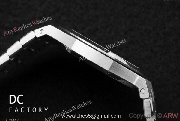 Replica Audemars Piguet Royal Oak Jumbo Extra Thin 39MM Watch Stainless Steel Blue Face 4