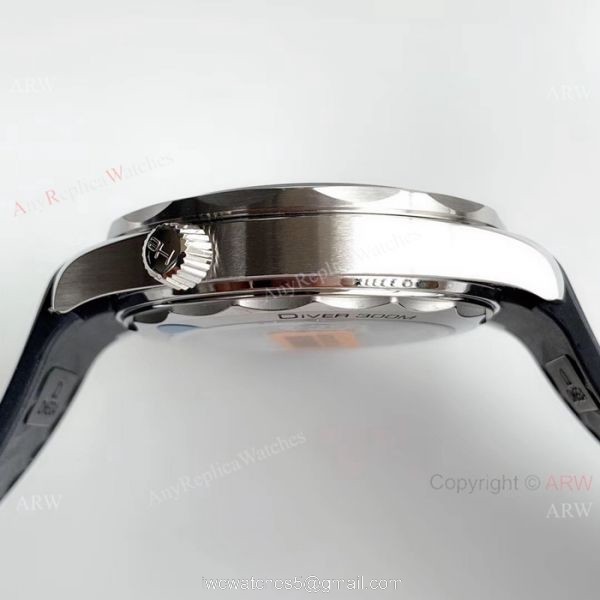 (OM Factory)Omega Seamaster 300 Replica Watch Black Rubber Strap Omega 8800 Movement 4