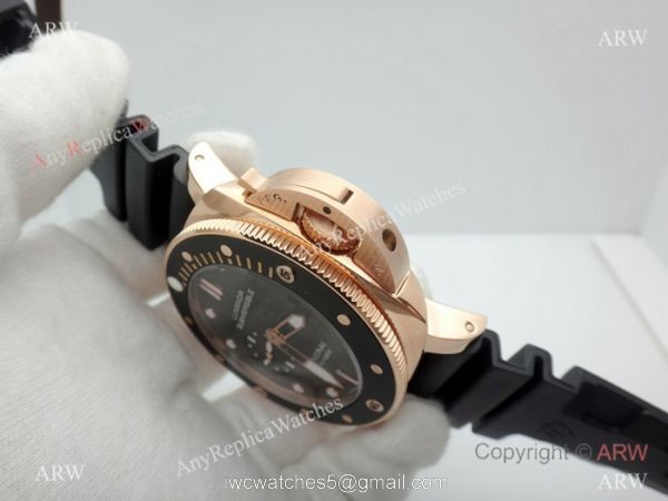 Panerai Submersible Rubber Strap PAM684 Copy Watch Rose Gold Black Bezel 4
