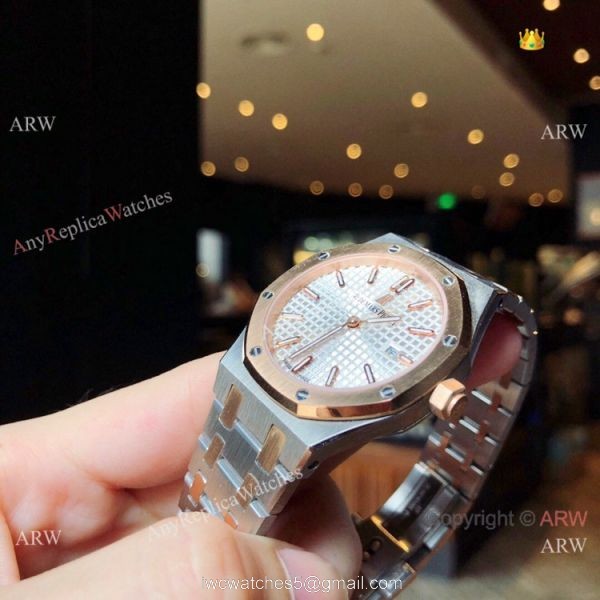 Copy Audemars Piguet Royal Oak Quartz lovers Watch Rose Gold Silver Face 4