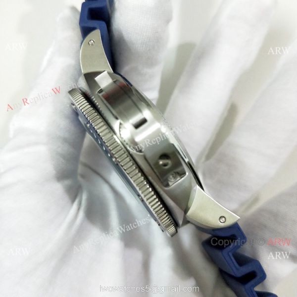 Copy Panerai Luminor Submersible PAM00982 Watch SS Blue Bezel 4