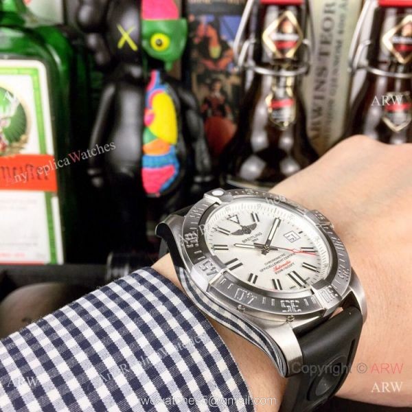 New Copy Breitling Avenger II Seawolf 43mm Watch White Dial Rubber Strap 4