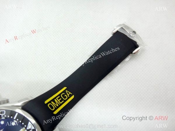 Replica Omega Seamaster Chronograph Dial Rubber Strap 4