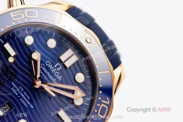VS AAA Replica Omega Seamaster Diver 300m Watch Rose Gold Rubber Strap 4