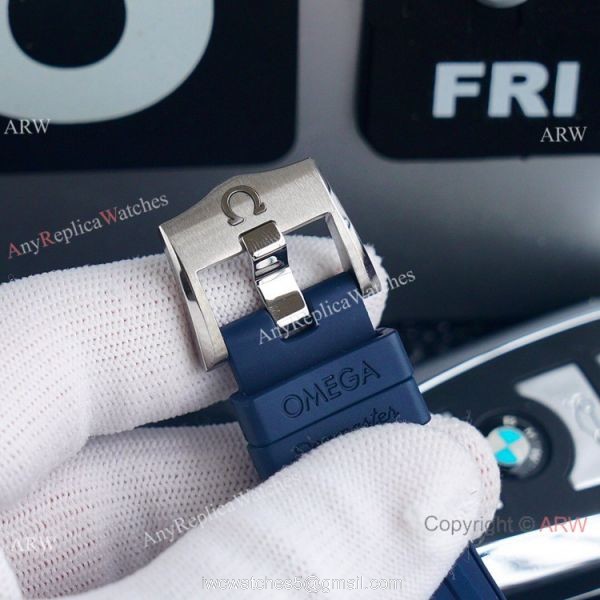 (TW) AAA Replica Omega Seamaster Diver 300m Chronograph Watch Two Tone Blue Dial 4
