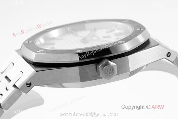 2021 New Swiss Replica Audemars Piguet Royal Oak 34mm White Textured Dial Watch with Cal.5800 4