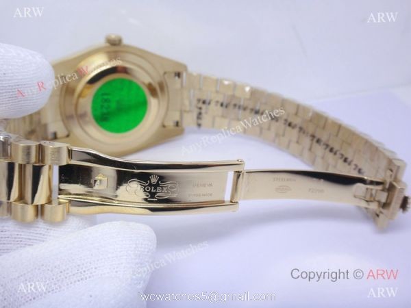 Replica Rolex Day-Date 40mm Gold Roman Dial Watch Luminous Markers 5