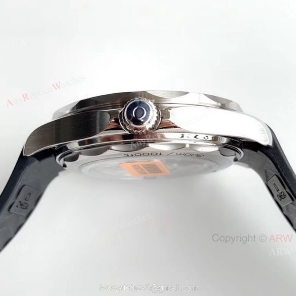 (OM Factory)Omega Seamaster 300 Replica Watch Black Rubber Strap Omega 8800 Movement 5