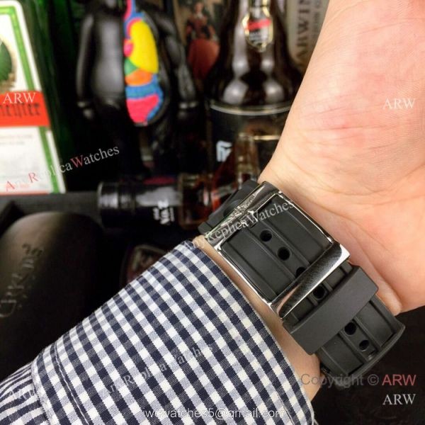 New Copy Breitling Avenger II Seawolf 43mm Watch White Dial Rubber Strap 5