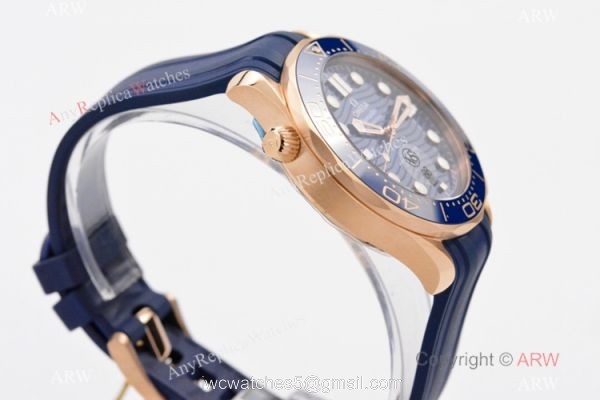 VS AAA Replica Omega Seamaster Diver 300m Watch Rose Gold Rubber Strap 5