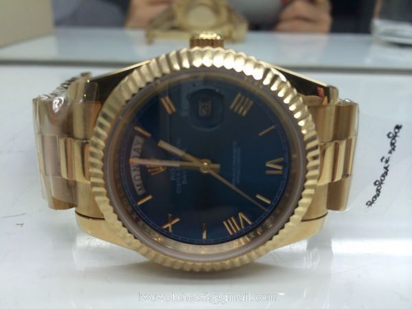 Replica Rolex Day-Date 40mm Gold Roman Dial Watch Luminous Markers 6