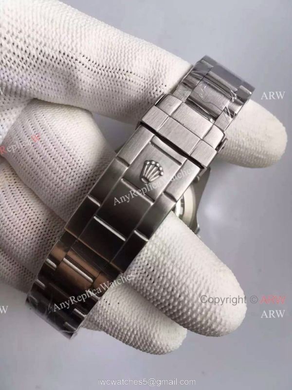 Rolex Vintage Submariner Replica Wrist White Markers Stainless Steel 40mm 7