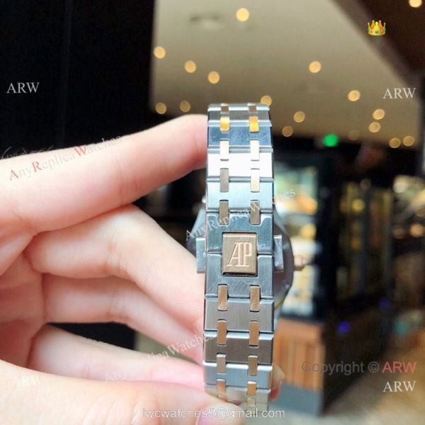 Copy Audemars Piguet Royal Oak Quartz lovers Watch Rose Gold Silver Face 7
