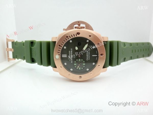 2019 New Replica Panerai Luminor Submersible Green Face Automatic Watch 7