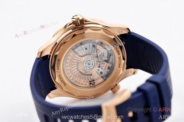 VS AAA Replica Omega Seamaster Diver 300m Watch Rose Gold Rubber Strap 7