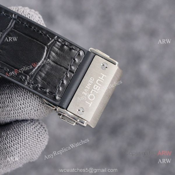 2021 Replica Hublot Classic Fusion 42mm Black Dial Rubber Strap Watches 7