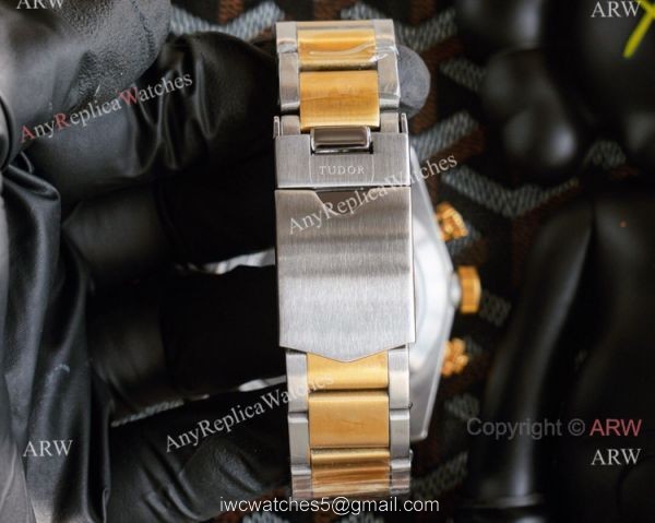 Solid Black Tudor Heritage Black Bay Replica Watches 42mm Automatic 7