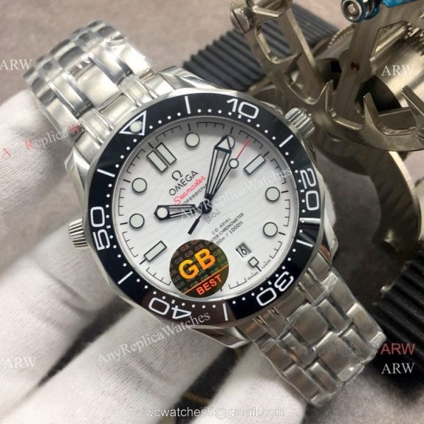 GB Factory Omega Diver 300M James Bond Replica Watch Stainless Steel White Dial Omega 8800 Movement 8